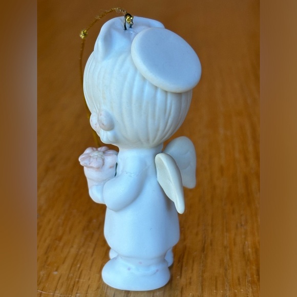 (1986) PRECIOUS MOMENTS "Angel of Mercy" Collectible 3" Figurine Ornament - Picture 3 of 8